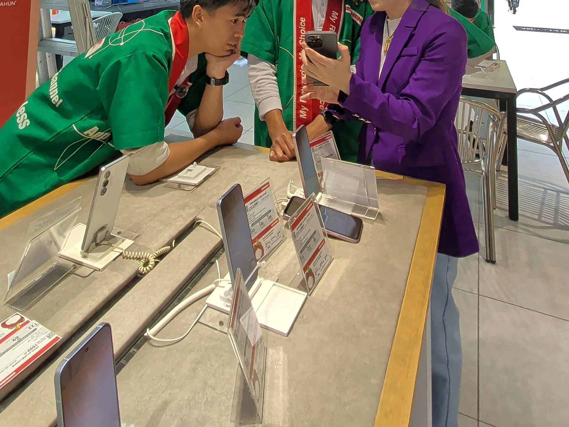 DCK trainer and retail staff reviewing a mobile interface together